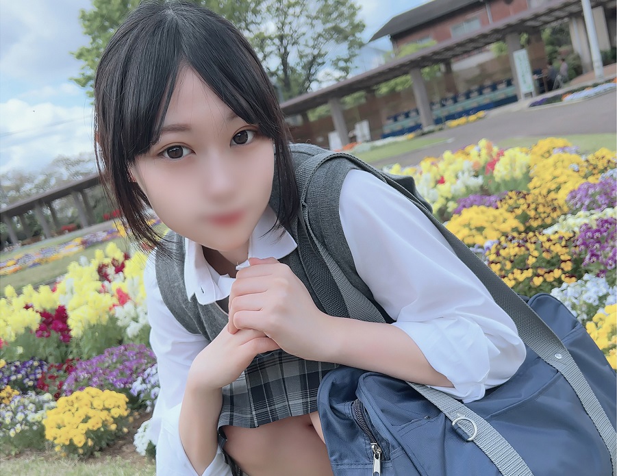 FC2-PPV-4413648 初撮影・顔出し！無垢でベイビーフェイスの未処理剛毛口・リカワ女◯◯生を白昼堂々公然猥褻！まだ汚れを知らない従順な18歳未◯年