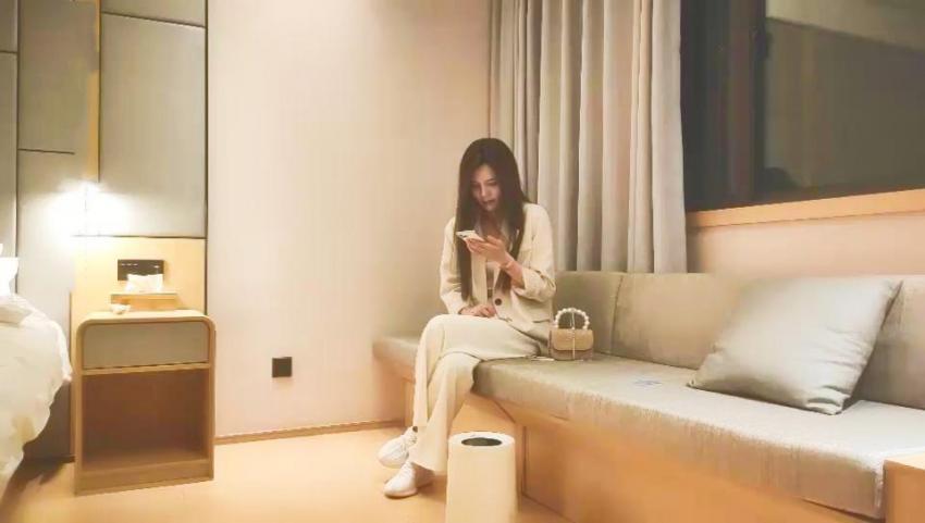 草莓修车 - 约上昨晚预约西装1米7几妹子